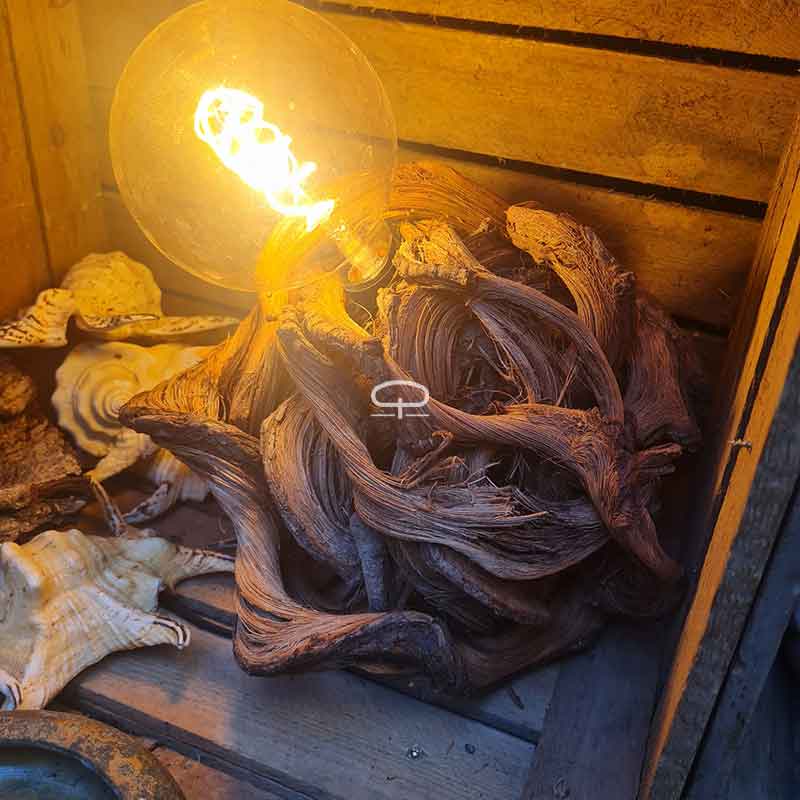 De Knoop – Compacte Tafellamp van Gedraaid Hout & Licht