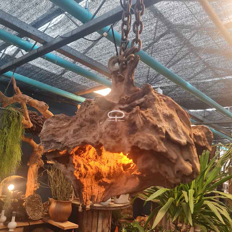 De Oerbron – Hanglamp van Versteend Hout & IJzerkracht onder aanzicht