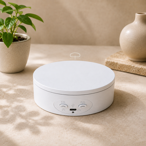 Kunststof electrisch draaiplateau van 13 cm - 2 draairichtingen - inclusief USB c voedingkabel. 2 kleuren beschikbaar : zwart en wit
